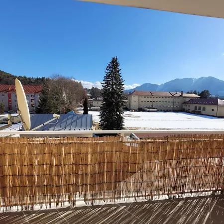 Pleasant, Quiet, Sunny 1 Bedroom *