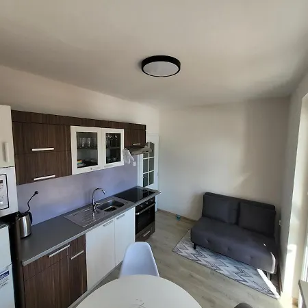 Pleasant, Quiet, Sunny 1 Bedroom