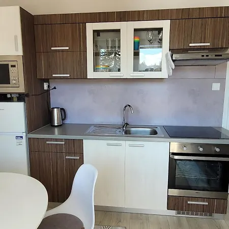 Pleasant, Quiet, Sunny 1 Bedroom