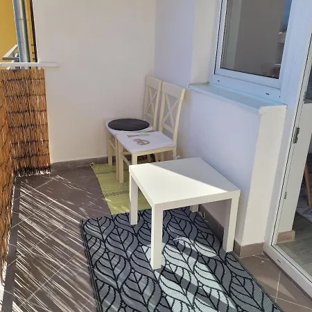 Pleasant, Quiet, Sunny 1 Bedroom Apartmán *